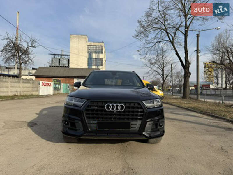 Внедорожник / Кроссовер Audi Q7 2018 в 