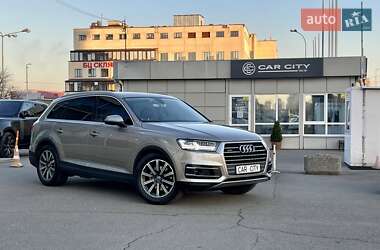 Внедорожник / Кроссовер Audi Q7 2015 в 