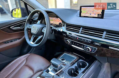 Внедорожник / Кроссовер Audi Q7 2017 в 