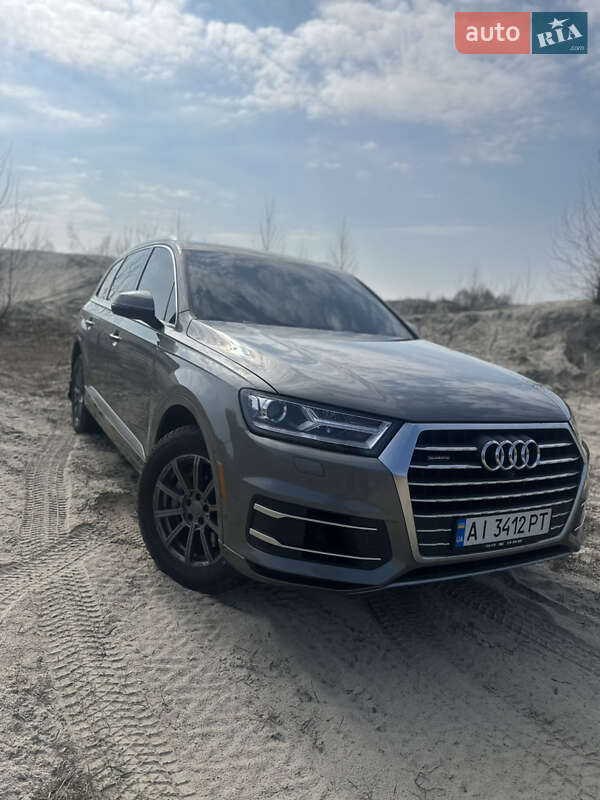 Внедорожник / Кроссовер Audi Q7 2017 в Барышевке