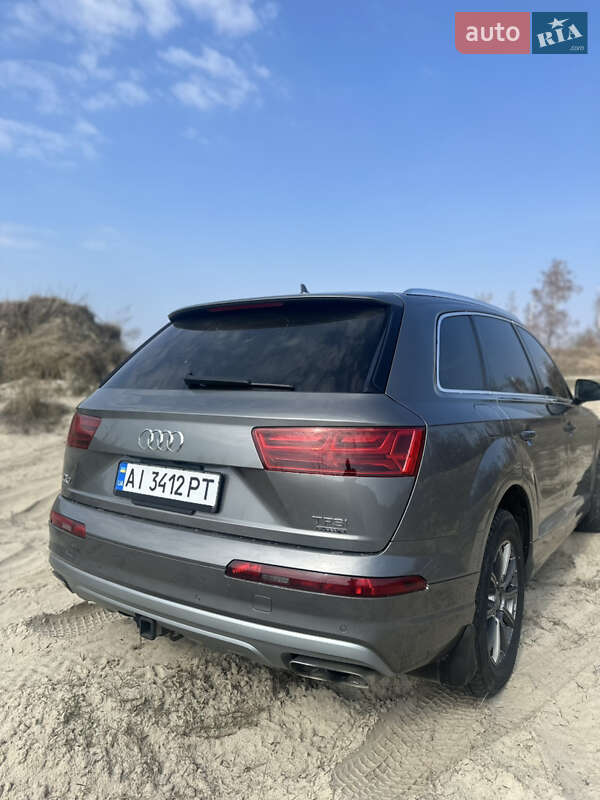 Внедорожник / Кроссовер Audi Q7 2017 в Барышевке