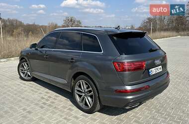 Внедорожник / Кроссовер Audi Q7 2016 в 