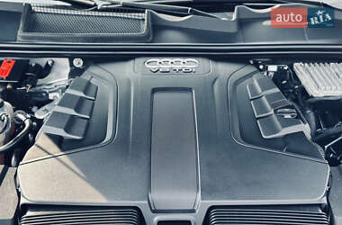 Внедорожник / Кроссовер Audi Q7 2017 в 