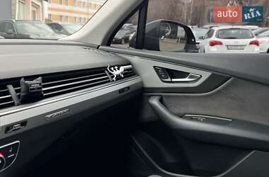 Внедорожник / Кроссовер Audi Q7 2017 в 