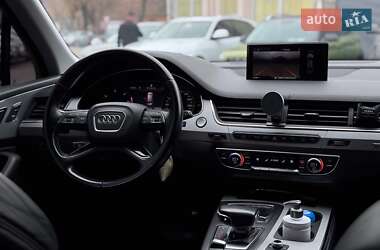 Внедорожник / Кроссовер Audi Q7 2017 в 