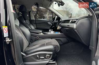 Внедорожник / Кроссовер Audi Q7 2017 в 
