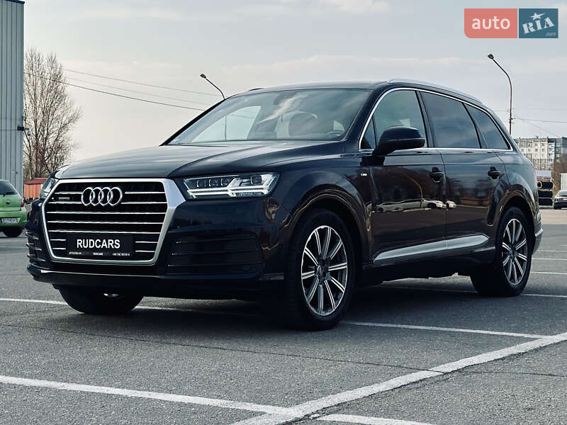 Внедорожник / Кроссовер Audi Q7 2017 в 