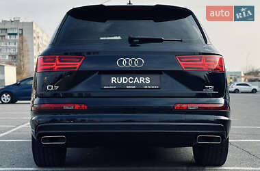 Внедорожник / Кроссовер Audi Q7 2017 в 