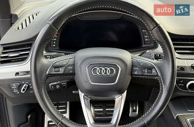Внедорожник / Кроссовер Audi Q7 2017 в 