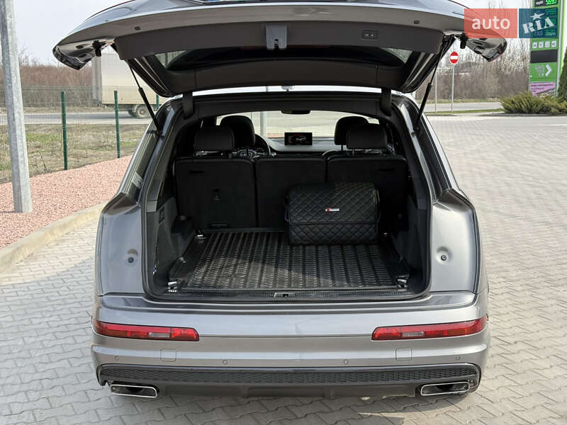 Внедорожник / Кроссовер Audi Q7 2017 в Каменец-Подольском