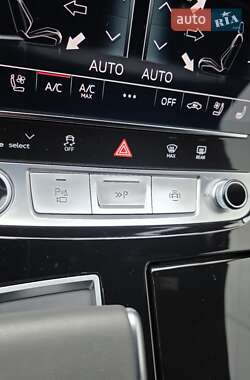 Позашляховик / Кросовер Audi Q7 2024 в 
