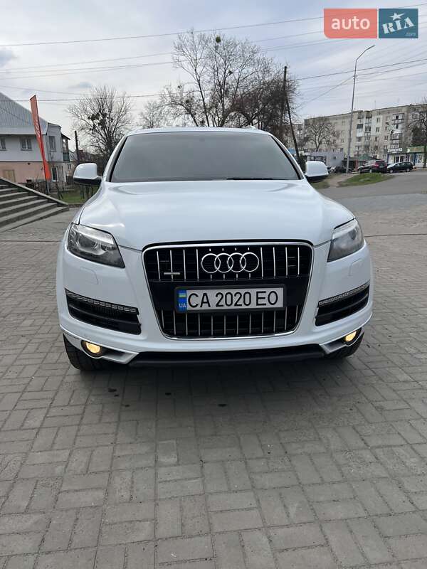 Внедорожник / Кроссовер Audi Q7 2014 в 