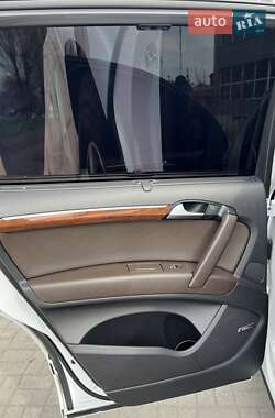 Внедорожник / Кроссовер Audi Q7 2014 в 