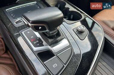 Внедорожник / Кроссовер Audi Q7 2017 в 