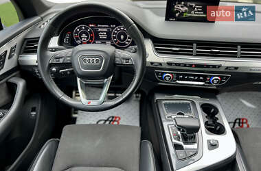 Внедорожник / Кроссовер Audi Q7 2017 в 