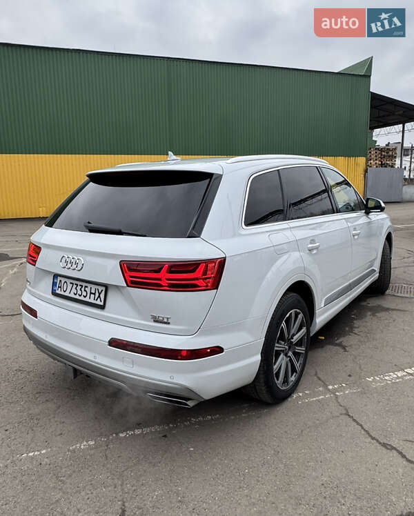 Внедорожник / Кроссовер Audi Q7 2017 в 