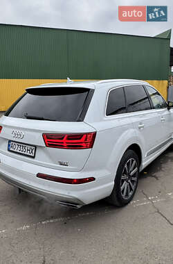 Внедорожник / Кроссовер Audi Q7 2017 в 
