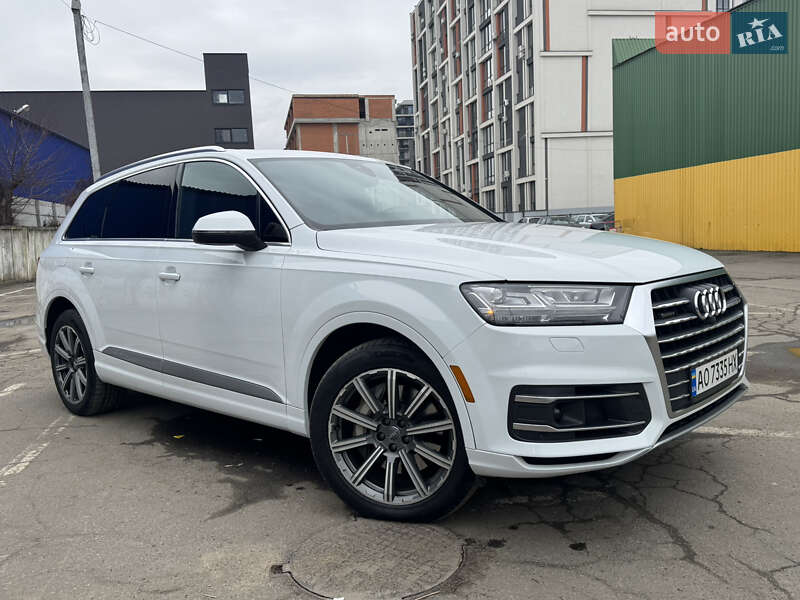 Позашляховик / Кросовер Audi Q7 2017 в Ужгороді