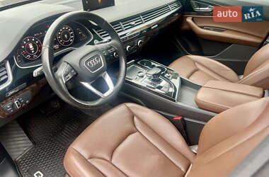 Позашляховик / Кросовер Audi Q7 2017 в 