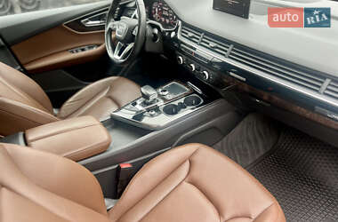 Позашляховик / Кросовер Audi Q7 2017 в 
