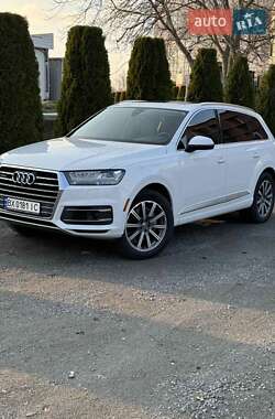 Внедорожник / Кроссовер Audi Q7 2017 в 