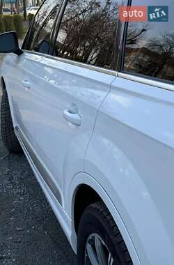 Внедорожник / Кроссовер Audi Q7 2017 в 