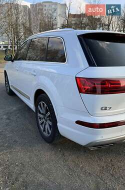 Внедорожник / Кроссовер Audi Q7 2017 в 