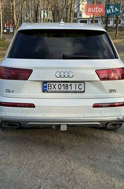 Внедорожник / Кроссовер Audi Q7 2017 в 
