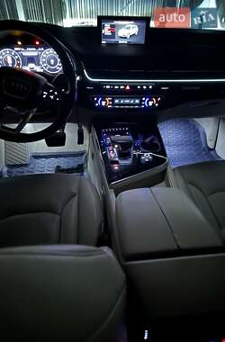 Внедорожник / Кроссовер Audi Q7 2017 в 