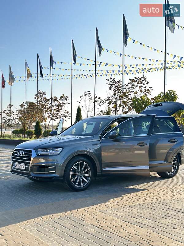 Внедорожник / Кроссовер Audi Q7 2017 в Одессе