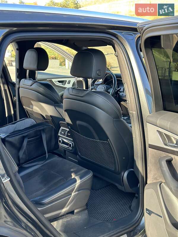 Внедорожник / Кроссовер Audi Q7 2017 в Одессе