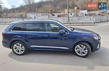 Внедорожник / Кроссовер Audi Q7 2020 в 