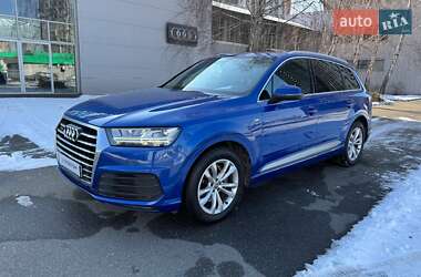 Внедорожник / Кроссовер Audi Q7 2016 в 