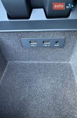 Внедорожник / Кроссовер Audi Q7 2016 в 