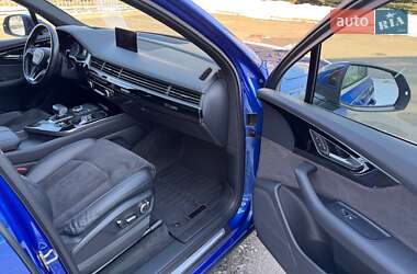 Внедорожник / Кроссовер Audi Q7 2016 в 