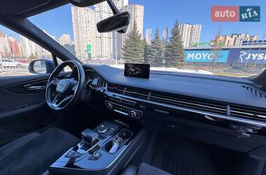 Внедорожник / Кроссовер Audi Q7 2016 в 