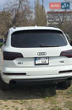 Внедорожник / Кроссовер Audi Q7 2015 в 