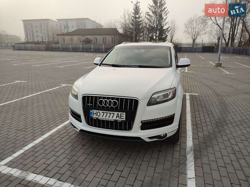 Внедорожник / Кроссовер Audi Q7 2013 в 