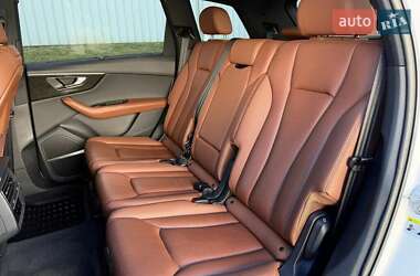 Внедорожник / Кроссовер Audi Q7 2021 в 