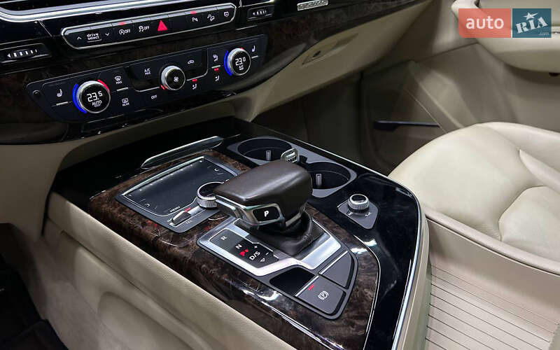 Позашляховик / Кросовер Audi Q7 2018 в Чернівцях