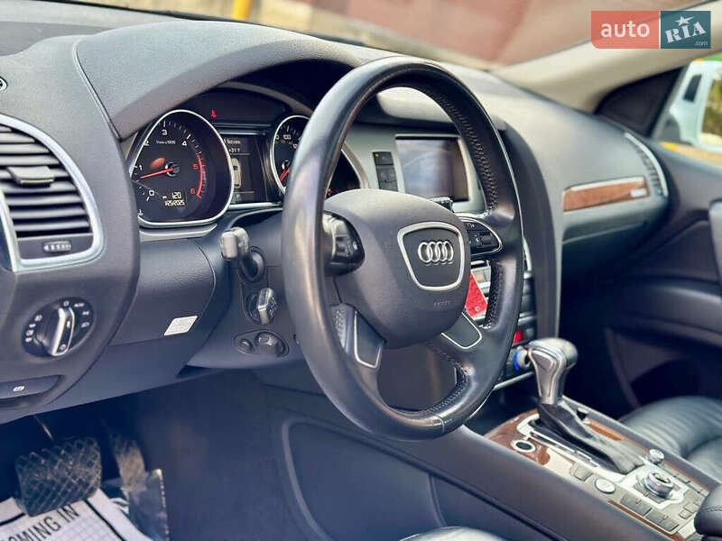Позашляховик / Кросовер Audi Q7 2015 в Львові