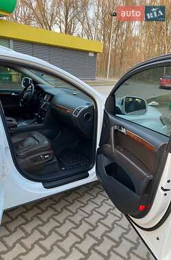 Позашляховик / Кросовер Audi Q7 2015 в 