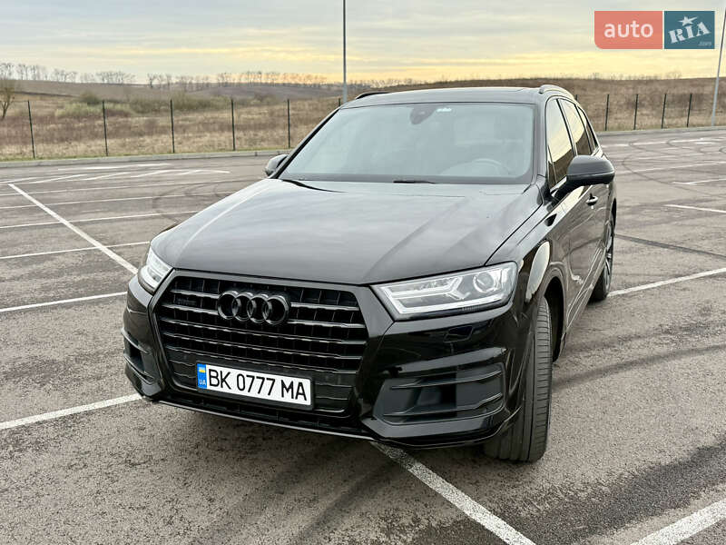 Внедорожник / Кроссовер Audi Q7 2017 в Ровно