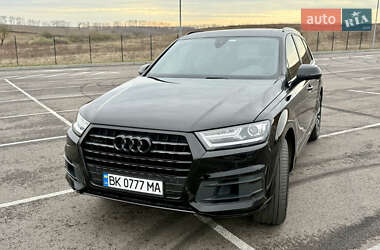 Позашляховик / Кросовер Audi Q7 2017 в 