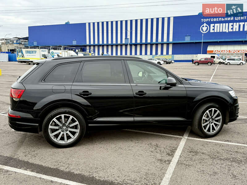 Внедорожник / Кроссовер Audi Q7 2017 в Ровно