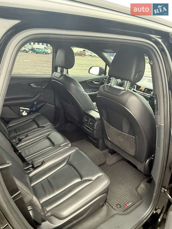 Внедорожник / Кроссовер Audi Q7 2017 в Ровно