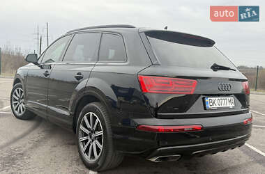 Позашляховик / Кросовер Audi Q7 2017 в 