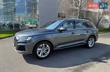 Внедорожник / Кроссовер Audi Q7 2020 в 
