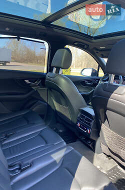 Позашляховик / Кросовер Audi Q7 2016 в 