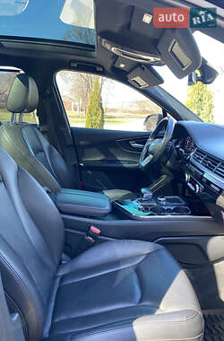 Позашляховик / Кросовер Audi Q7 2016 в 